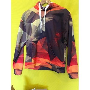 FELPA CON CAPPUCCIO CON STAMPA FANTASIA